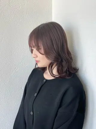 ミディアム カラー 佐藤 陽菜のヘアスタイル