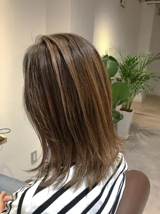 ミディアム MIA スタイリストのヘアスタイル