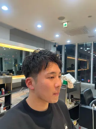 ショート メンズ 磯崎 新のヘアスタイル