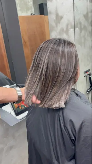 ミディアム カラー ハイライト、レイヤー カット/西梅田/中西のヘアスタイル