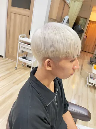 ショート カラー メンズ 🌈派手髪ハイトーン 🌈鈴木亮太🌈のヘアスタイル