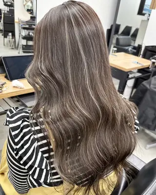 ロング カラー ヘアアレンジ 坂齋大地/レイヤー/ ミルクティーのヘアスタイル