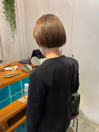 ショート MIOベージュカラー 柔らかいカラーのヘアスタイル