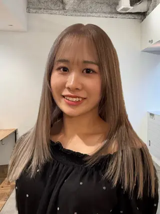 ロング カラー maruquee de mashu所属・モモコ/ブリーチ/ ミルクティカラーのヘアスタイル