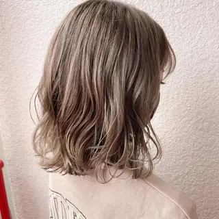 ミディアム カラー KAJI MANAMIのヘアスタイル