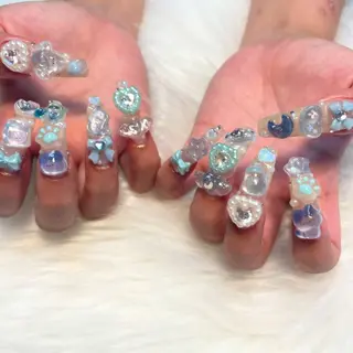 ネイル ゴテゴテ💙ワンホン リオナのネイルデザイン