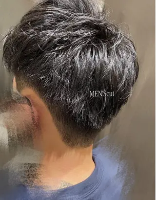 メンズ 𝒇𝒍𝒂𝒕/ 𝐇𝐈𝐍𝐀のヘアスタイル