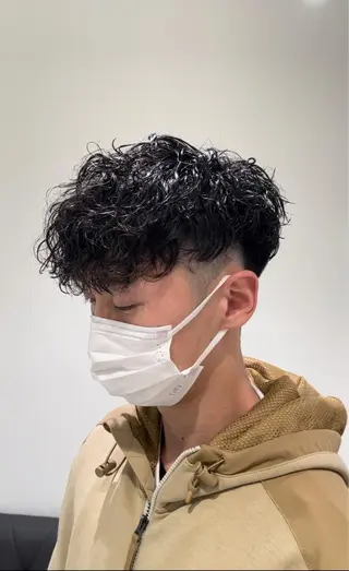 ショート メンズ フェザーパーマ職人 🪶ryosukeのヘアスタイル