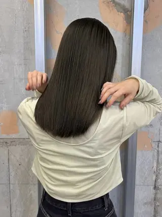 ロング ブリーチなしカラー /ベージュカラーのヘアスタイル