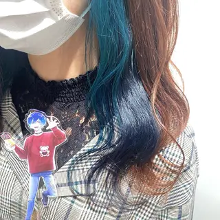 セミロング カラー ウルフカット 渋谷の人のヘアスタイル