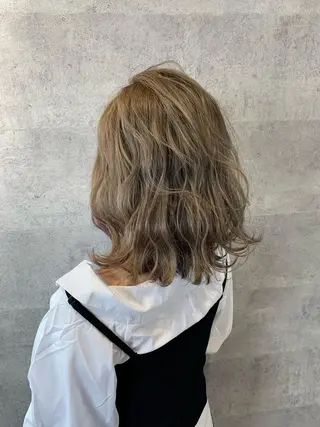 ミディアム カラー _WHITE 天王寺のヘアスタイル