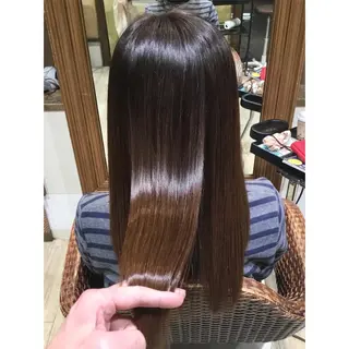 セミロング カラー KIZU 髪質改善 怪談を語る美容師のヘアスタイル