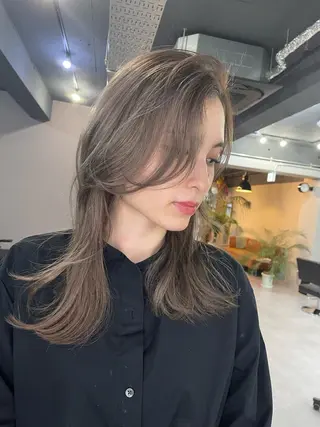 ロング カラー ミルクティーベージュ ❤︎レイヤー　MIAのヘアスタイル