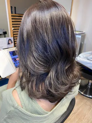 カラー 早川 真幸のヘアスタイル