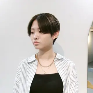 ショート カラー sync所属・マツウラ サキミのヘアスタイル