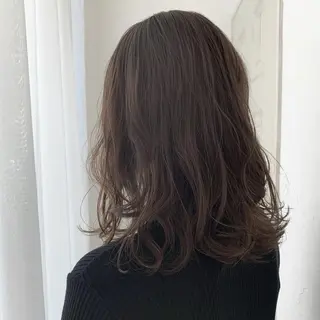 ミディアム カラー fio マナミのヘアスタイル