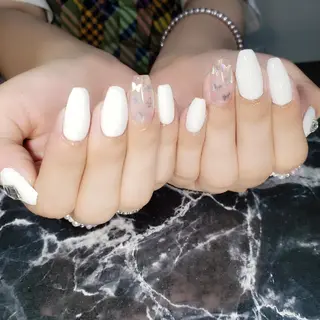 ミディアム ネイル クロキ 。のネイルデザイン