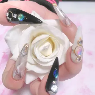 ネイル エステとネイル ローズコンフォートのネイルデザイン