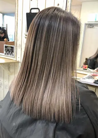 ミディアム 韓国レイヤー外国人風 透明感カラー髪質改善のヘアスタイル