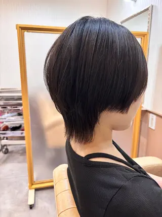 ショート シンセティックヘアデザイン所属・吉井 愛のヘアスタイル