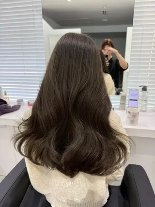 カラー トレンド×似合わせ 🤍艶モテヘア🤍のヘアスタイル