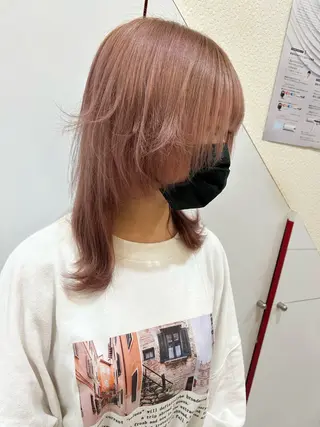 セミロング ヘアアレンジ 今村公介 ブリーチ特化、派手髪のヘアスタイル