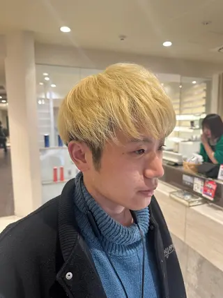 カラー メンズ タイトボブ個性派カラ ーAKANEのヘアスタイル