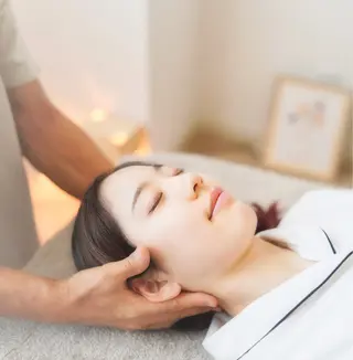 美容と健康の整体サロンＡｚｕｒｅ所属・秋丸 浩のエステ・リラクイメージ