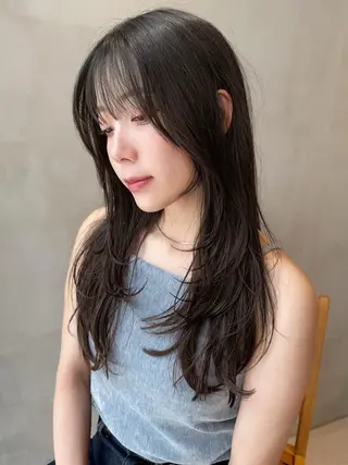 セミロング センターパート /ニュアンスパーマのヘアスタイル