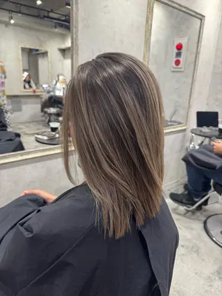 ミディアム apollo 横浜所属・横浜🦋ハイトーン 🫐耳つぼジュエリーのヘアスタイル