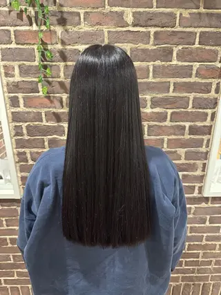 ロング カラー 555tetelight所属・新井 菜摘のヘアスタイル