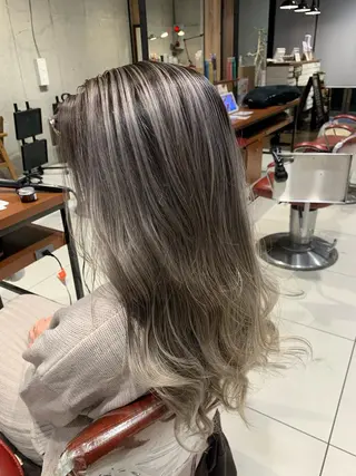 カラー AQUA 平田真一のヘアスタイル