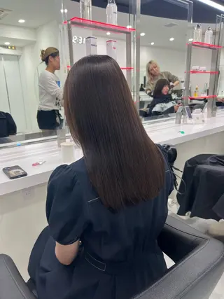 セミロング カラー オリーブカラー🫒 レイヤーカット✂︎のヘアスタイル