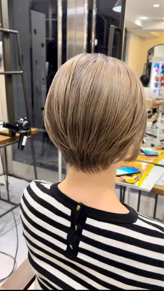 ショート メンズバレイヤージュ 斉藤春のヘアスタイル