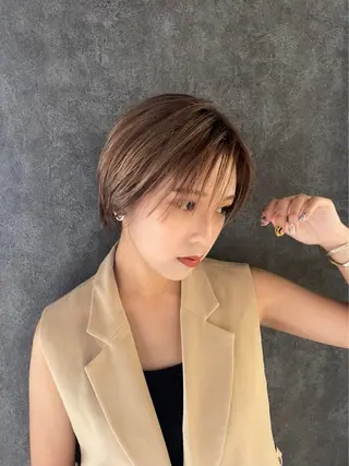 ショート カラー 堀 偉月のヘアスタイル