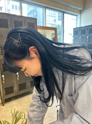 セミロング カラー sliver マツイ　レンのヘアスタイル