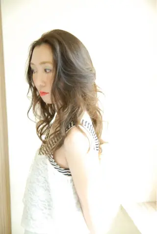 ロング DiMPlE  ディンプル所属・🌸スタイリスト 山浦美恵のヘアスタイル