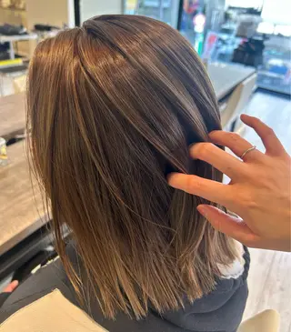 ミディアム カラー 片瀬 結のヘアスタイル