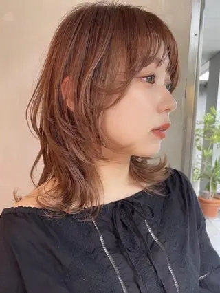 ミディアム EARTH所属・NATSUMI 透明感カラーのヘアスタイル