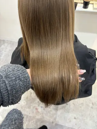 ロング Megu/ベージュ/ 透明感カラーのヘアスタイル