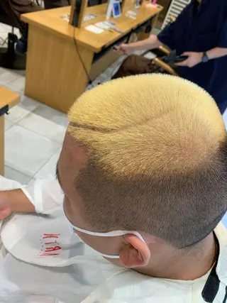 ショート カラー メンズ 名古屋／デザイン／ ブリーチ/松井亮磨のヘアスタイル