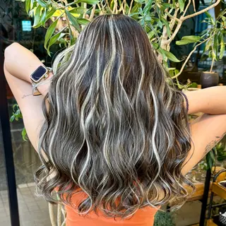 ロング カラー Cure2所属・🌈白いハイライト 🌈 🐶ノザワ🐶のヘアスタイル