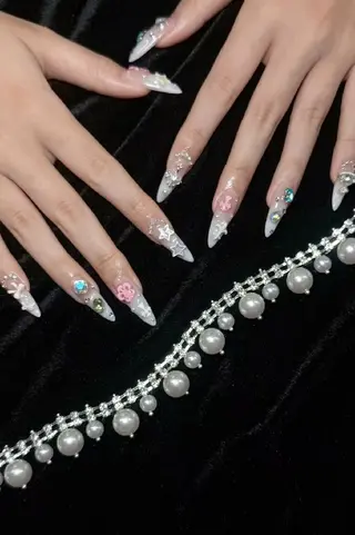 ネイル ENsalon AKIRAのネイルデザイン