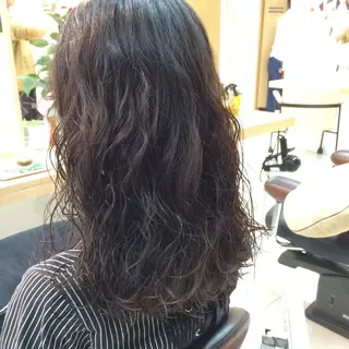 セミロング ロング パーマ 岡本 拓朗のヘアスタイル
