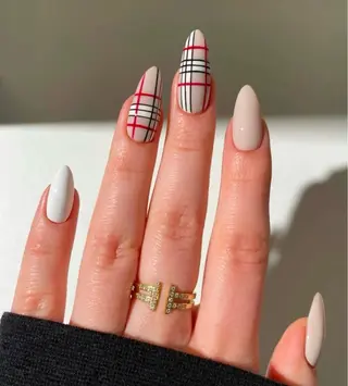 ネイル 高木 維麗絲のネイルデザイン