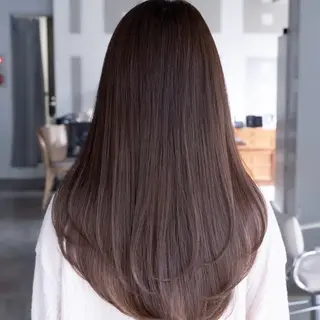 ロング カラー AIN.ANLY 明治神宮前所属・ムツキ/品のある 艶カラー/縮毛矯正のヘアスタイル