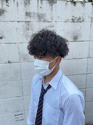 ショート カラー パーマ ヘアアレンジ メンズ アイブロウ スパイキー/フェザー /波巻き/かいとのヘアスタイル