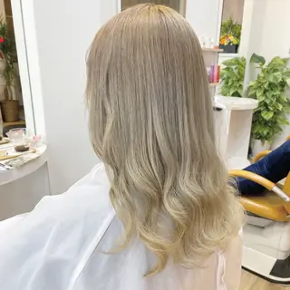 セミロング カラー ブリーチなし透明感 🕊ワダ　ユイのヘアスタイル