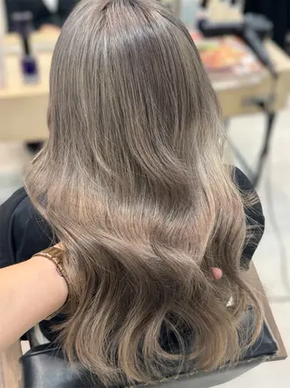 misato/レイヤ ー/暗髪艶カラーのヘアスタイル