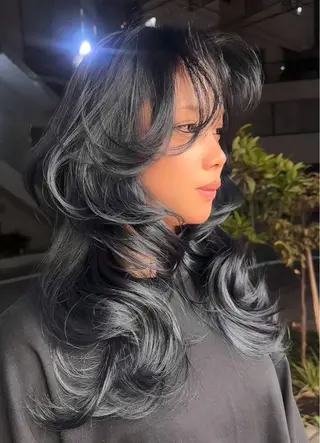 セミロング NU/EN所属・Miho/海外レイヤ ー/ブリーチカラーのヘアスタイル